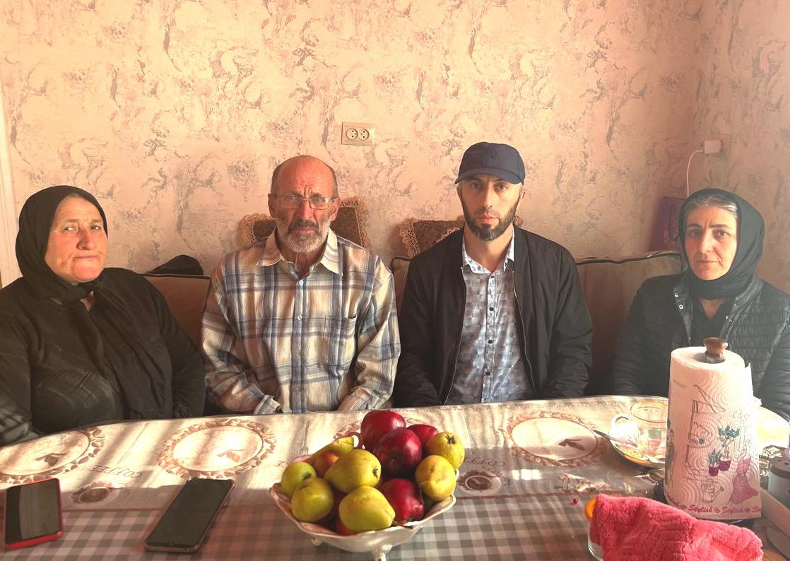 Сотрудники Комплексного центра соцобслуживания населения Дахадаевского района посетили семьи военнослужащих, погибших в зоне СВО